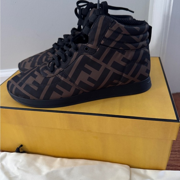 FENDI Tabacco Nero Nylon Sneaker Cloth Trainers. Size 39.